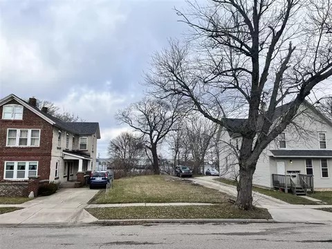 1142 Washington, Muskegon, MI 49441
