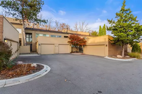 7306 Balsam, West Bloomfield, MI 48322