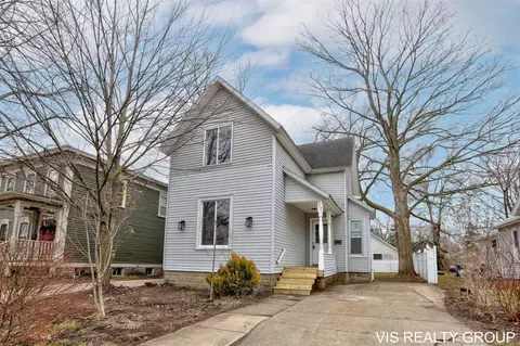 272 W 10th, Holland, MI 49423