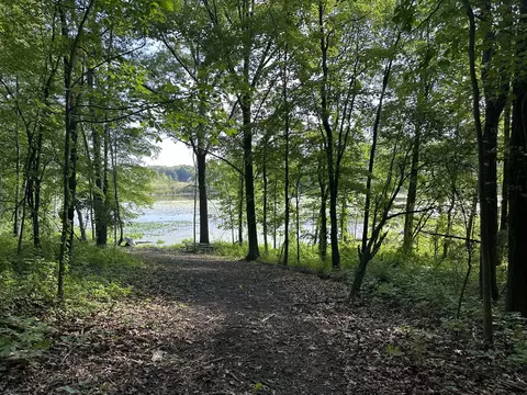 V/l Munger, Holly, MI 48442