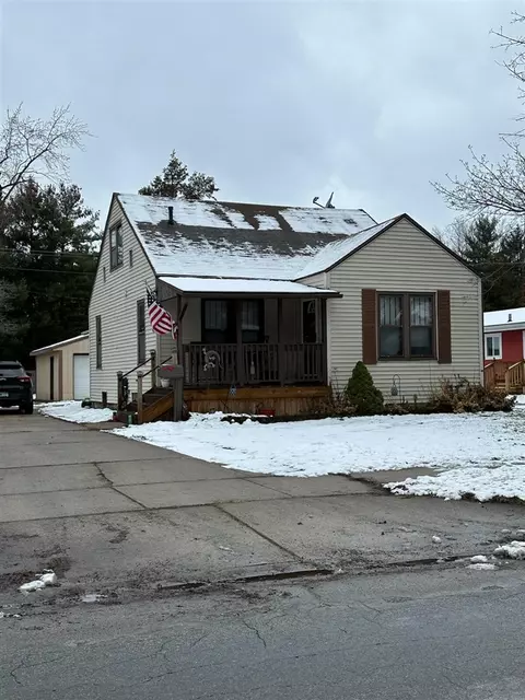 908 N Main, Three Rivers, MI 49093