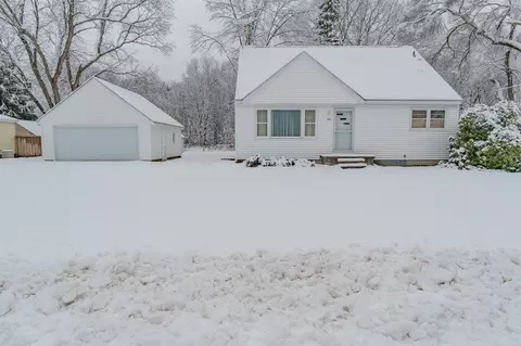 935 Wilson, Norton Shores, MI 49441