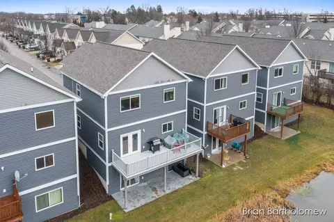 3007 Ledgestone, Grand Rapids, MI 49525