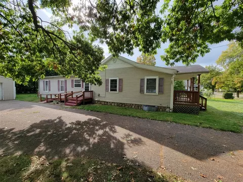 815 W Three, Three Rivers, MI 49093 photo 2