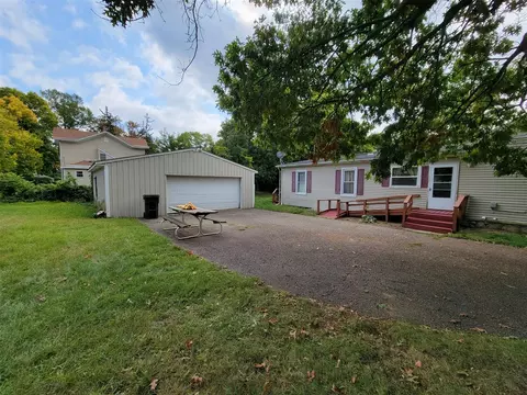 815 W Three, Three Rivers, MI 49093 photo 4