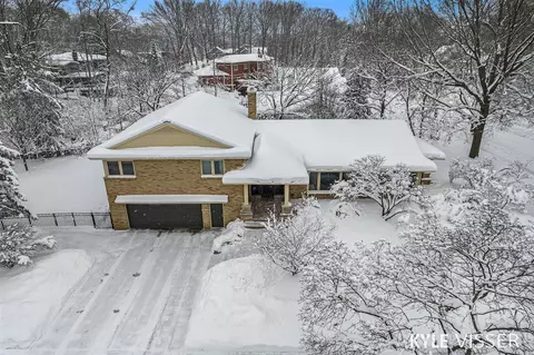 1220 Woodshire, East Grand Rapids, MI 49506