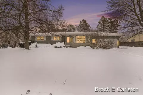 5250 Hillview, Norton Shores, MI 49441