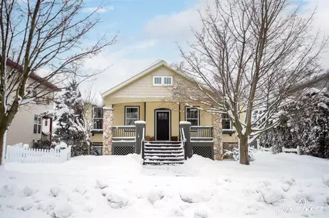 638 Cedar Sq, Holland, MI 49423