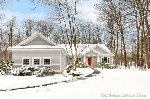 17362 Sandgate, West Olive, MI 49460