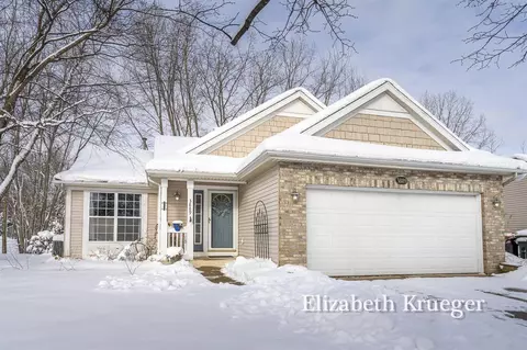 3889 W De Blaay, Kentwood, MI 49512