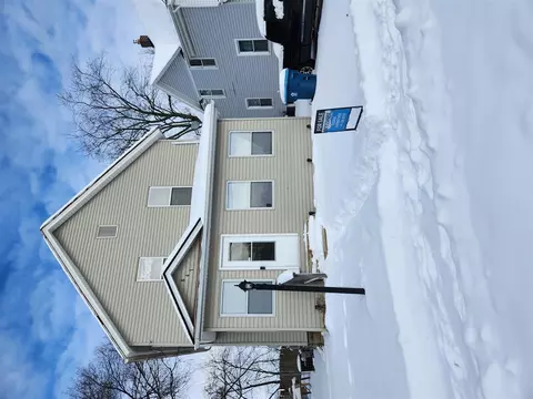 843 Fulton, Kalamazoo, MI 49001