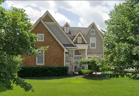 44758 Larkspur, Novi, MI 48377