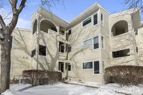 977 Lake #10, Saugatuck, MI 49453