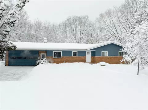 1871 Grand Riv, Ada, MI 49301
