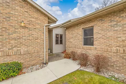 2718 Sable Ct, Mount Pleasant, MI 48858