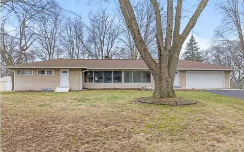 430 12th, Plainwell, MI 49080