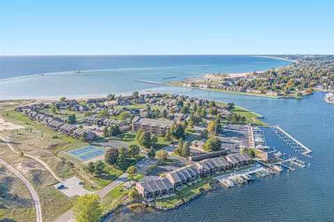 368 Harbor #402, Ludington, MI 49431