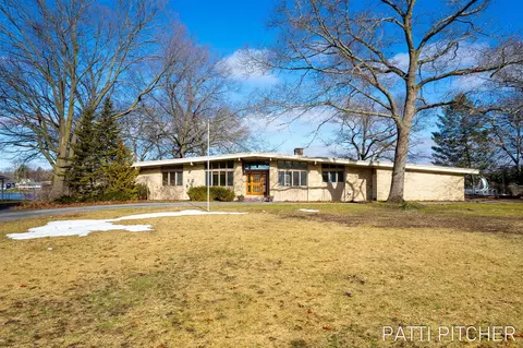 15707 Vinecrest, Spring Lake, MI 49456