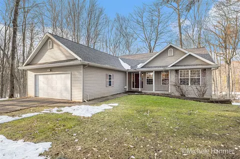 3762 Bennington, Cedar Springs, MI 49319