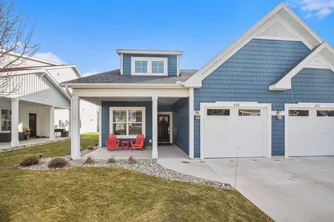 688 Terrace Pt, Muskegon, MI 49440