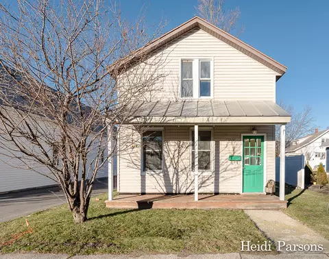 423 Fulton St, Grand Haven, MI 49417