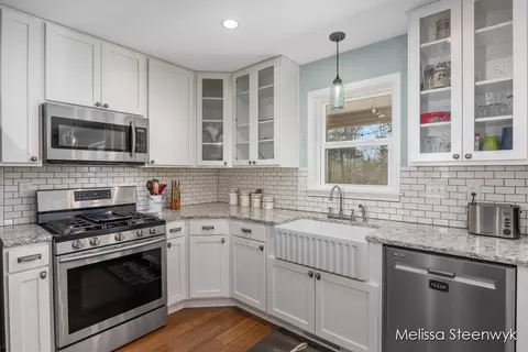 Kitchen - 923 60th, Pullman, MI 49450 photo 3 of 6
