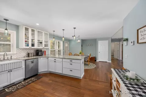 Kitchen - 923 60th, Pullman, MI 49450 photo 4 of 6