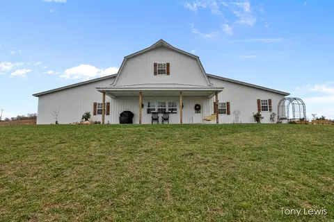 201 W Carlton Ctr, Hastings, MI 49058