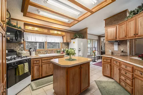 Kitchen - 3630 E Baker, Hesperia, MI 49421 photo 2 of 2