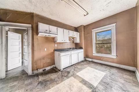 Kitchen - 1701 E Ganson, Jackson, MI 49202 photo 2 of 3