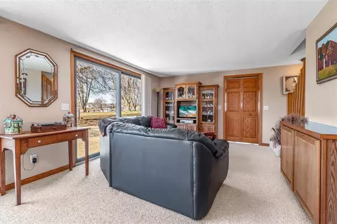 Living - 706 Tomahawk, Coldwater, MI 49036 photo 3 of 4
