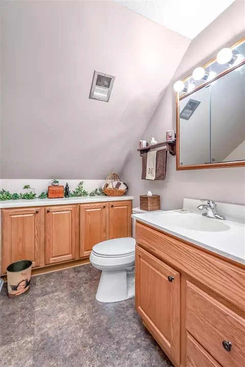 Bath - 706 Tomahawk, Coldwater, MI 49036 photo 5 of 6