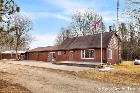 2827 W Forest Trl, Free Soil, MI 49411