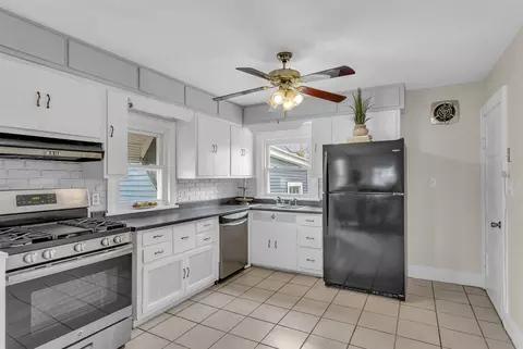 Kitchen - 712 Griswold, Jackson, MI 49203 photo 1 of 3