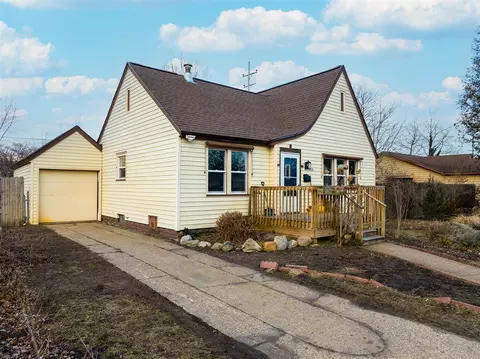 1098 W Broadway, Muskegon, MI 49441