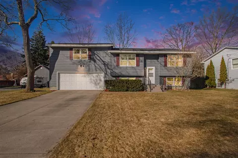 3305 Estes, Norton Shores, MI 49441