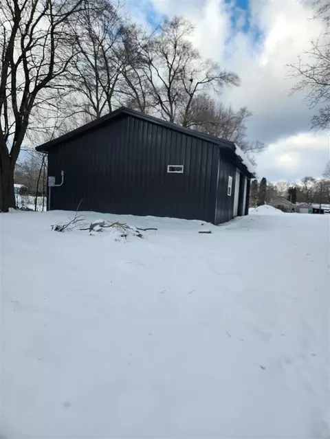 511 Vincent, Belding, MI 48809 photo 3