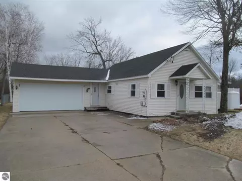 1036 E Lake Mitchell, Cadillac, MI 49601