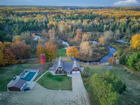 11497 S Woodruff, Blanchard, MI 49310