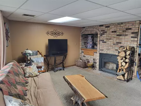 Living - 11497 S Woodruff, Blanchard, MI 49310 photo 7 of 8