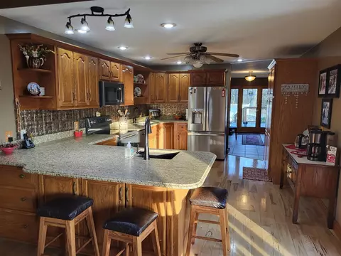 Kitchen - 11497 S Woodruff, Blanchard, MI 49310 photo 2 of 2