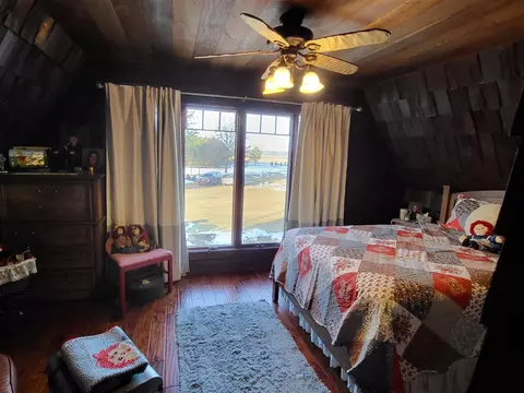 Bedroom - 11497 S Woodruff, Blanchard, MI 49310 photo 2 of 2