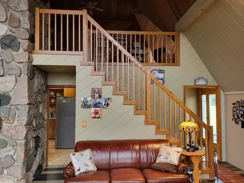 Living - 11497 S Woodruff, Blanchard, MI 49310 photo 4 of 8