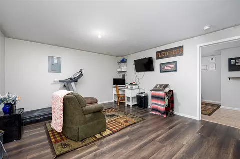 Living - 7029 Jolyn, Jackson, MI 49201 photo 3 of 4
