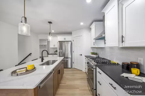 Kitchen - 939 Buttrick, Ada, MI 49301 photo 3 of 4