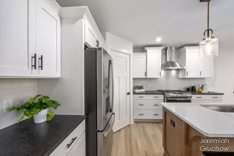 Kitchen - 939 Buttrick, Ada, MI 49301 photo 4 of 4