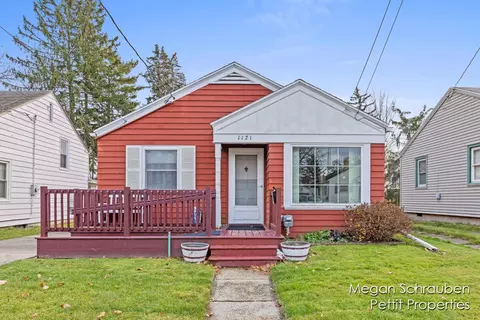 1121 Woodbine, Lansing, MI 48910