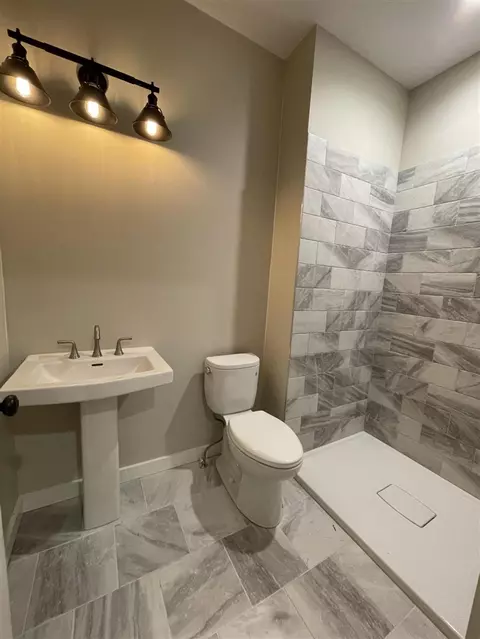 Bath - 14205 Wildwood, Harbert, MI 49115 photo 3 of 5