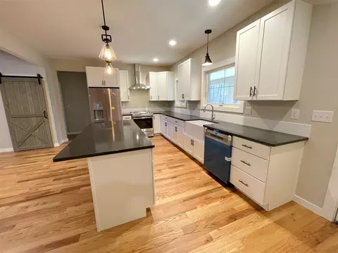 Kitchen - 14205 Wildwood, Harbert, MI 49115 photo 5 of 7