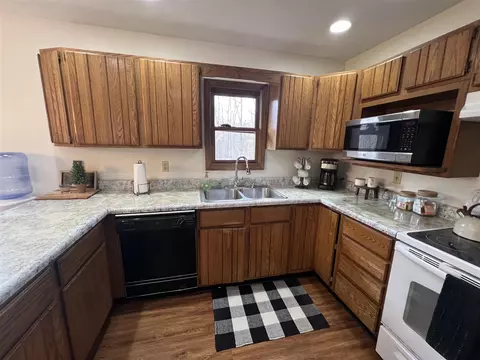 Kitchen - 9075 Ferris, Grant, MI 49327 photo 3 of 6